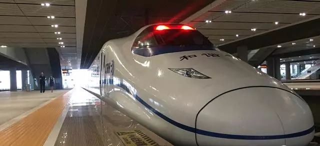 暑运首个高峰将至外出购票,暑期火车票开售时间