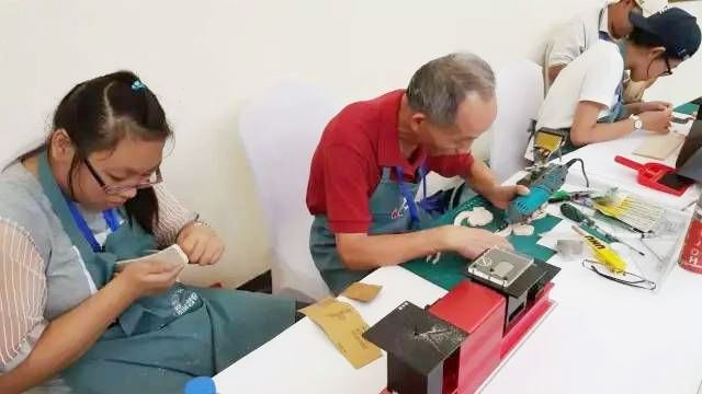 中国老板穿衣搭配冬装,当代老板的穿搭风格