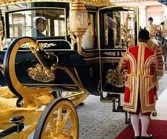 太传奇！英女王*用御**翻译是咱福建人！一个电话改变了他的命运~