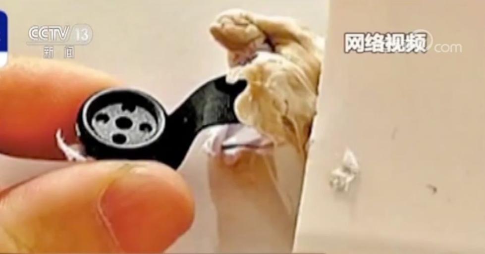 可怕！室友均为男性，女子洗澡时却发现女性护肤品，拿起一看仓皇逃跑