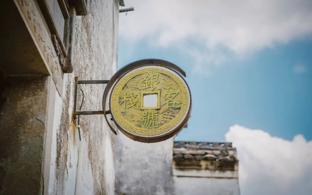 这座跟着周杰伦空降热搜的杨梅味小城,休渔期也能让你吃得满嘴鲜