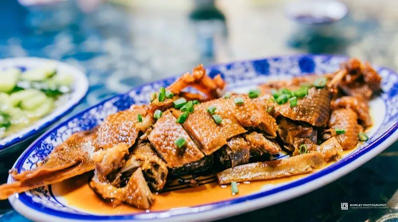 这座跟着周杰伦空降热搜的杨梅味小城,休渔期也能让你吃得满嘴鲜