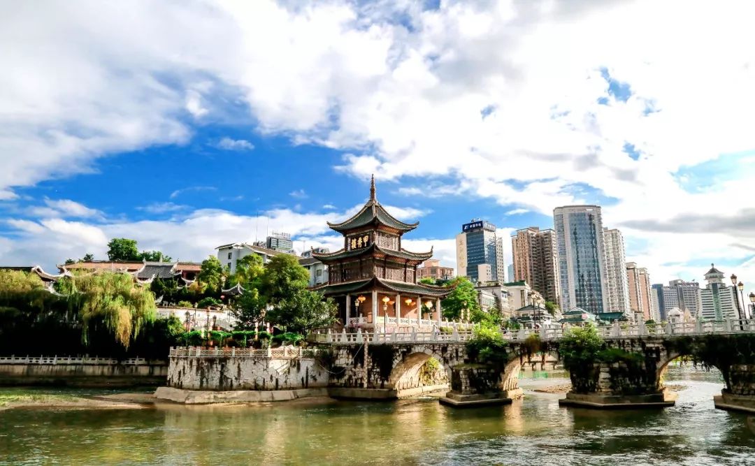 推荐秋季贵州旅游10个最美目的地,贵州被评为十佳旅游目的地