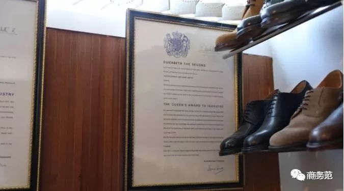 英国女王的鞋,英国女王加冕鞋子