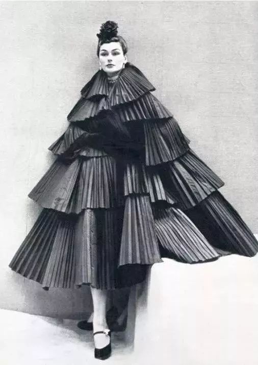 这位香奈儿的死对头，与迪奥先生齐名，打造出最原汁原味的法式优雅