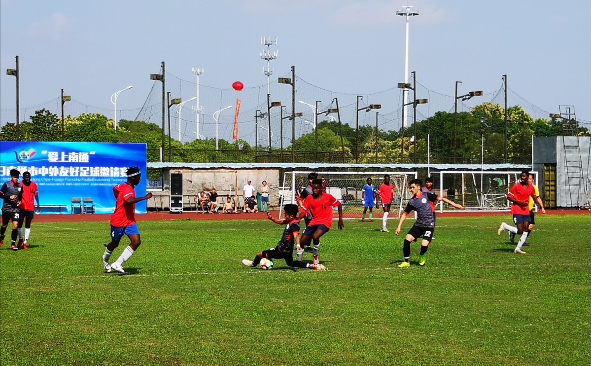 这支外籍友人足球队超牛连续蝉联两届南通中外友好足球邀请赛冠军