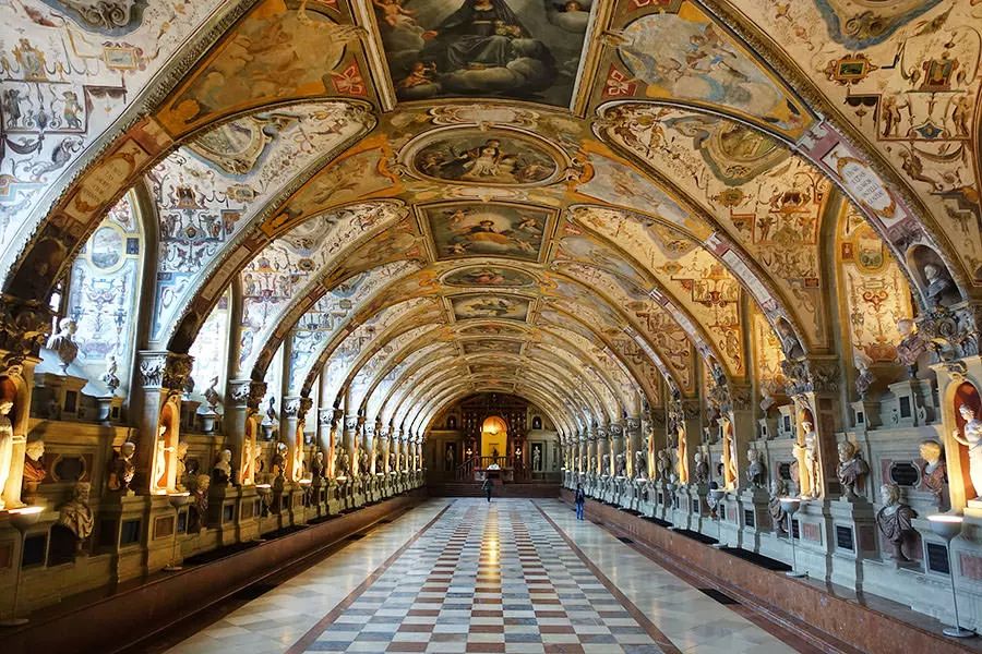 欧洲旅游教堂推荐,去欧洲旅行一定去五大教堂和城堡