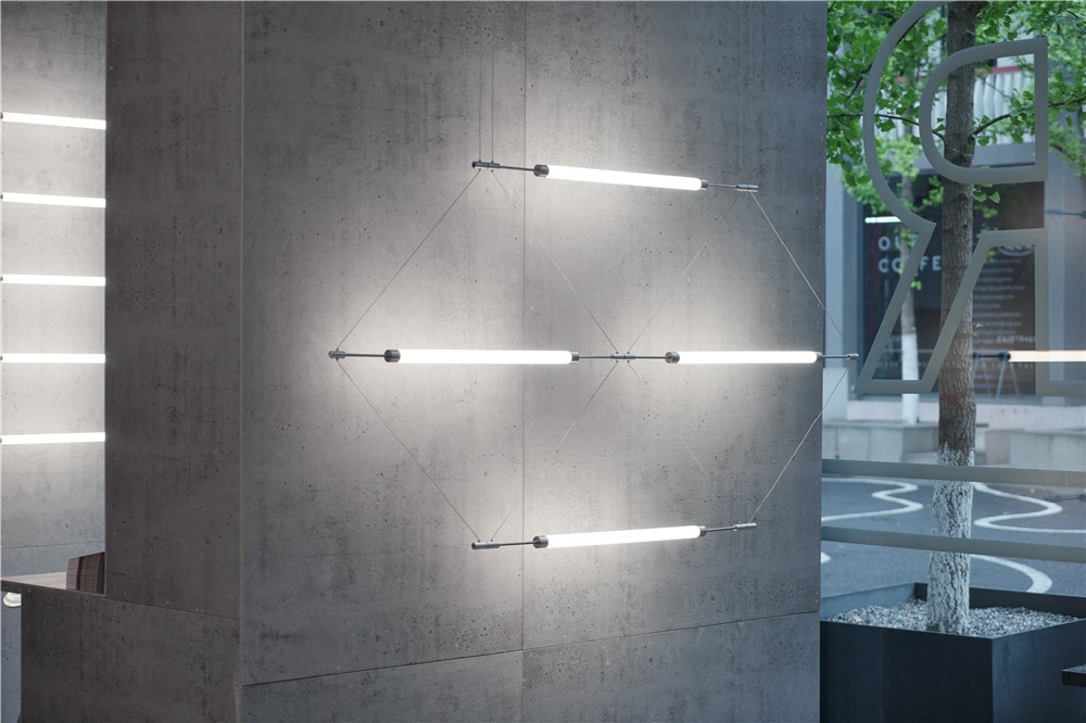 他从“马扎”中获得灵感，设计的灯具从米兰火到杭州……