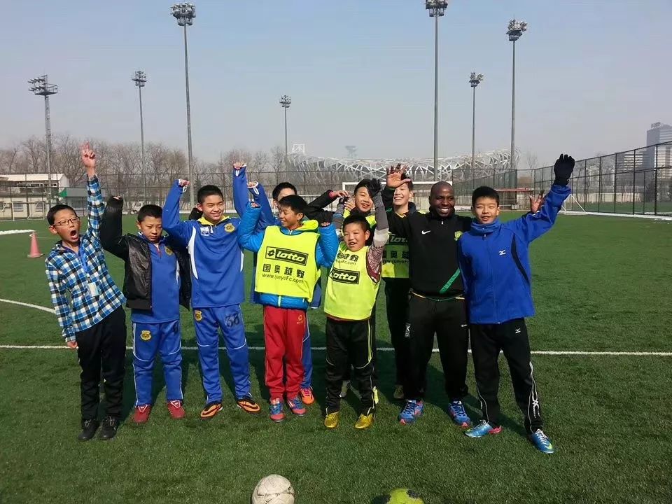 上海市浦东少儿足球夏令营,青少年免费足球公益夏令营