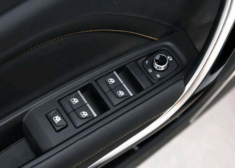 光看图片真是不行，奔腾T77实车太亮眼