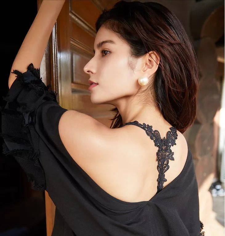 好物|尴尬，我看到你内衣的边边和背上勒出的肉了......