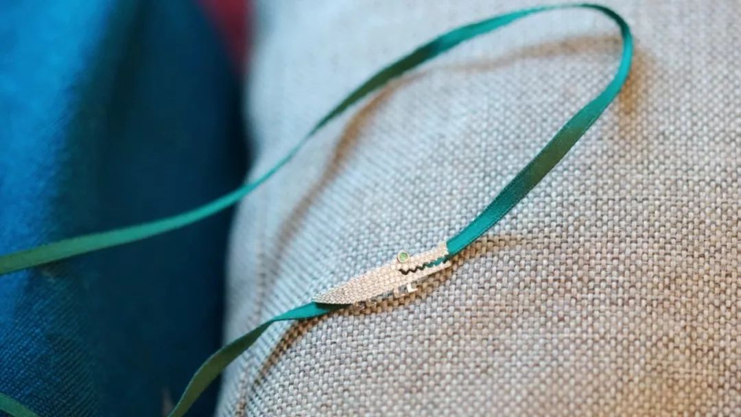 除了帽子还有什么遮挡发际线,除了帽子什么都不戴