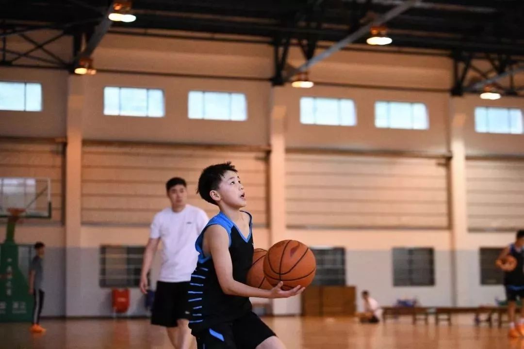 「积分兑换」“黄龙体育课”李春江赵岩昊亲临篮球体验课现场