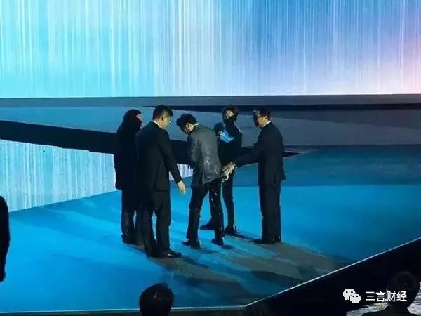 泼矿泉水李彦宏,李彦宏现场被泼冷水