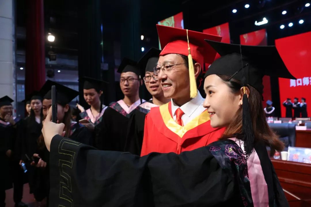 再见了我的大学央视纪录片,再见了我的大学诗朗诵