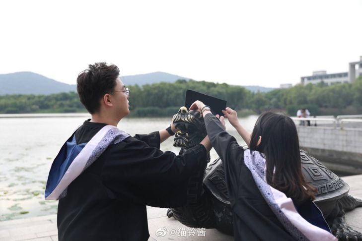 毕业照告别的是我们的青春,毕业照是我们永久的留念