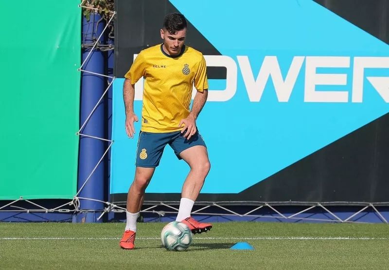 分享一下你们踢球时候的照片,晒一张你们踢球的照片