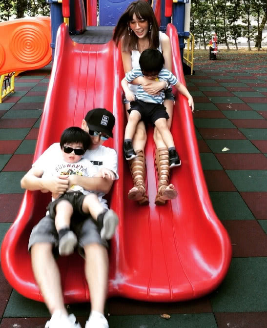 林志颖老婆发自拍,林志颖老婆露脐装照片