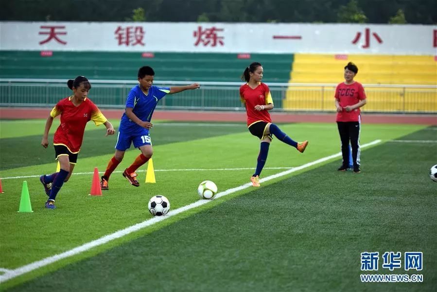 新华网：郯城留守儿童“足球乐园”度假期