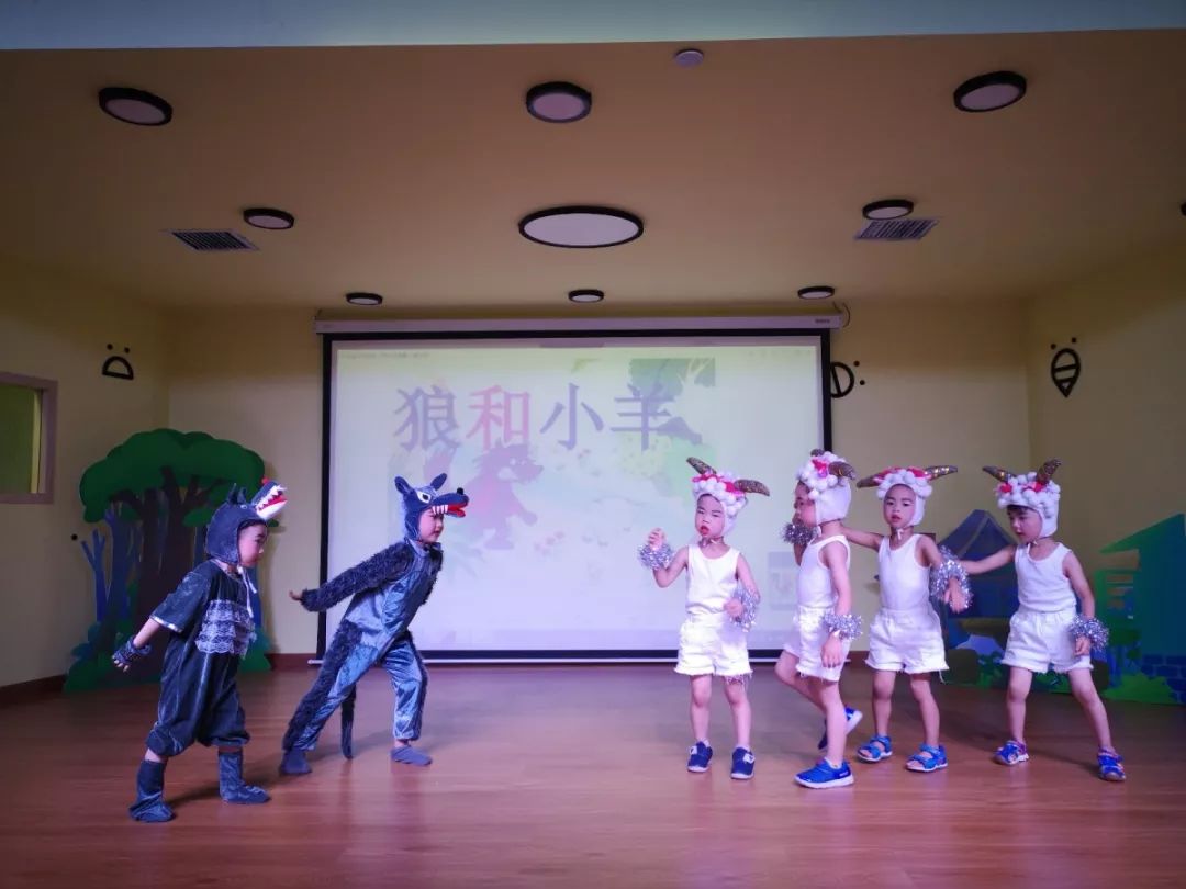 蜂蜂剧场show狂欢会，精彩表演嗨翻暑假