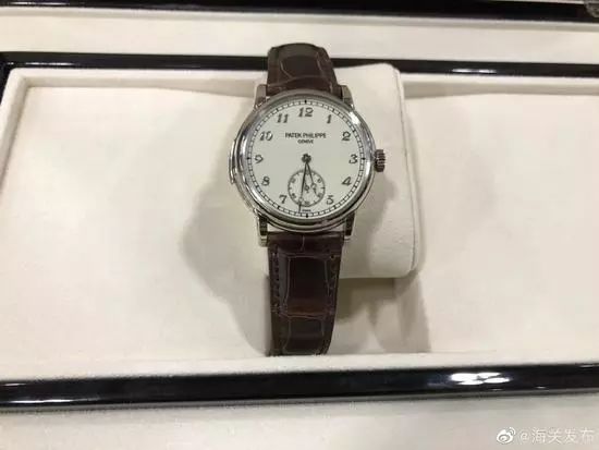 275万的百达翡丽戴手上,包装盒藏行李箱,游客“智闯”海关,结果…