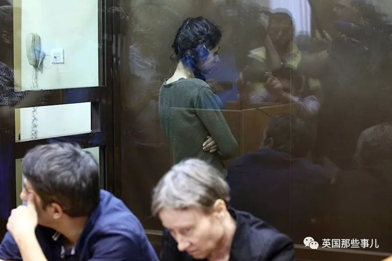 姐妹三人联手杀死残暴鬼父被控谋杀…近30万人求情：她们无罪