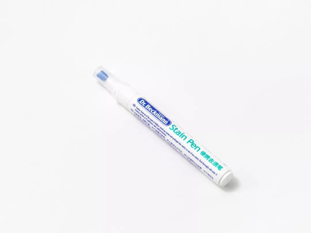 白色衣服上弄上了辣椒油怎样洗掉,衣服溅了红辣椒油怎么洗也不掉