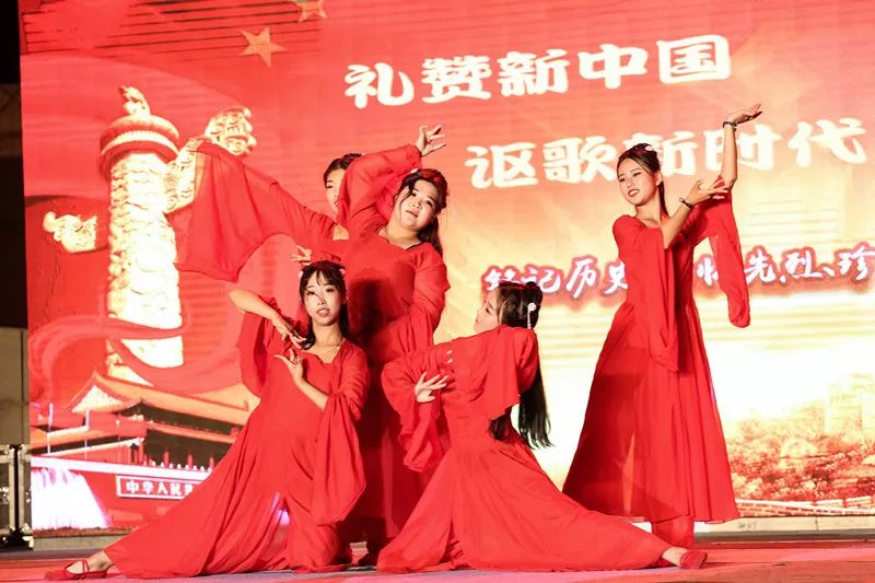 辉煌70载，娃娃送华章——我区举行喜迎建国七十周年消夏晚会