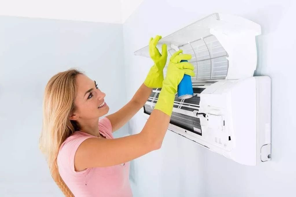 空调房老是有异味怎么办,空调房里感觉有臭味怎么回事