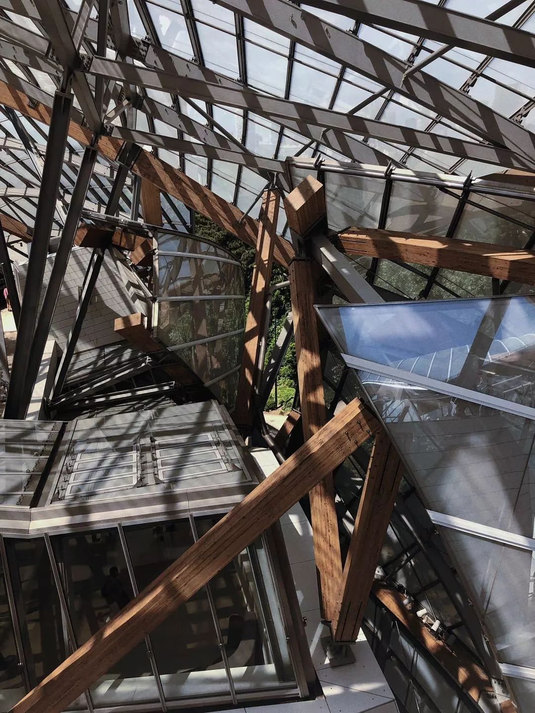 走出成都|幸运的人,才可以在巴黎自由迷失