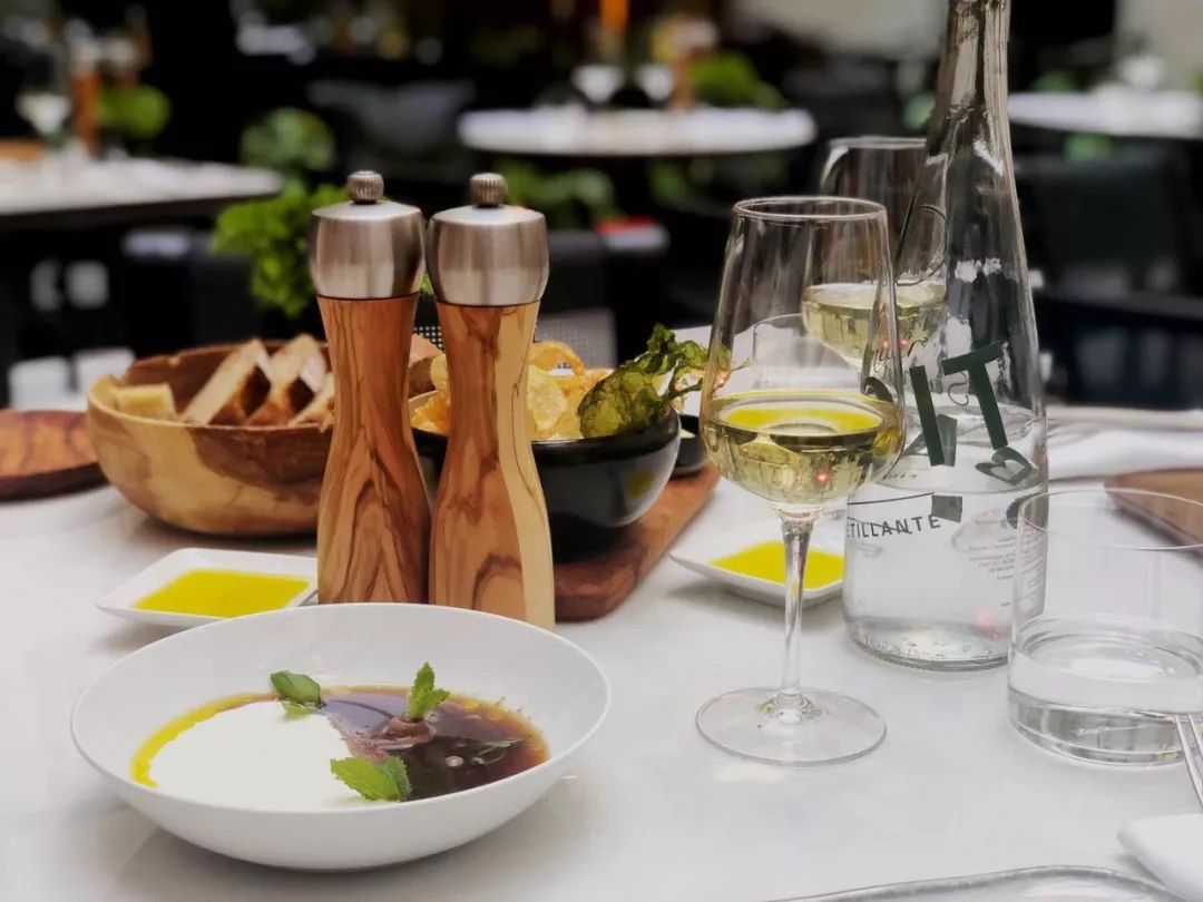 走出成都|幸运的人,才可以在巴黎自由迷失