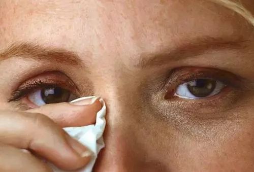 又是激凸又是露底，“蜜桃肌”的盛世美颜也有翻车时