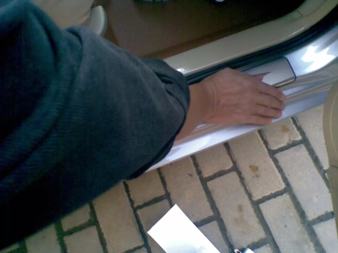 diy贴车窗膜,犀牛皮贴门板好吗