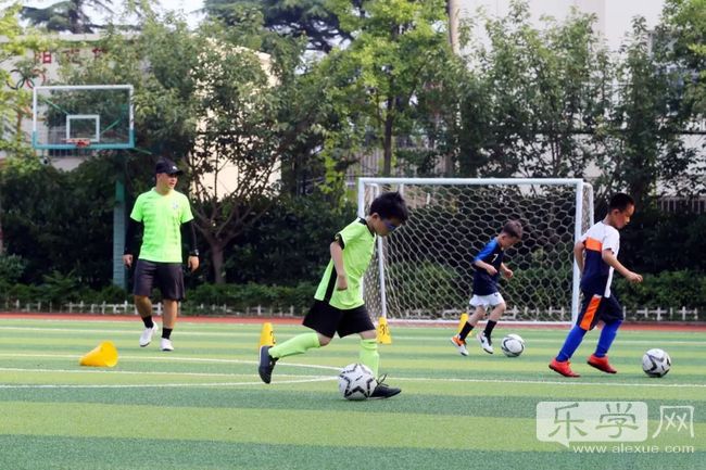 青岛市枣山路小学校园足球,青岛太平路小学1994级