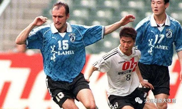 足球倾城,瓦瓦在大连踢球视频