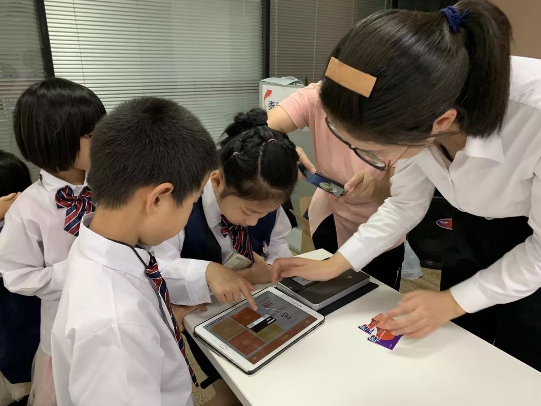 暑假银行活动,青少年暑假实践活动进银行简报