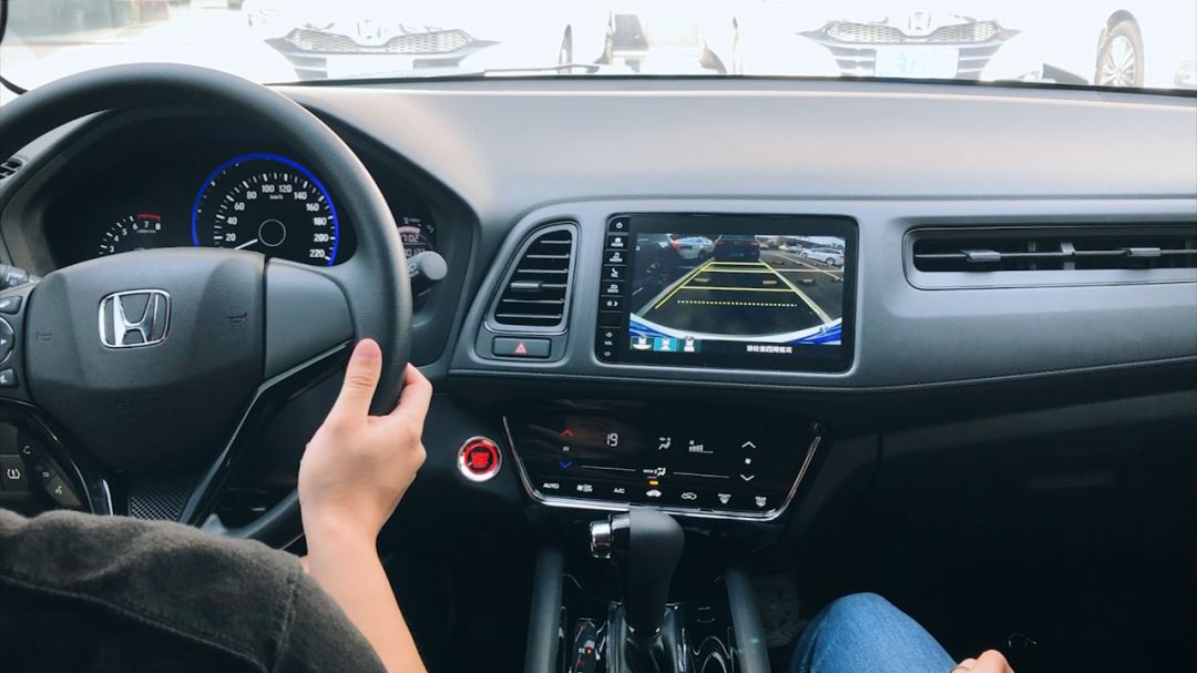 缤智发动机1.8l和1.5t哪种好,2015款本田缤智1.8l豪华版怎么样