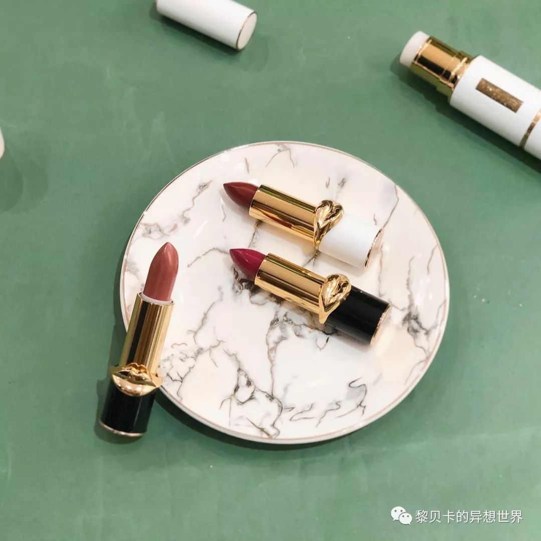 新手化妆必买的十个单品,好用的日常化妆单品推荐