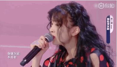 在新人选秀节目里，我看到了一位复古歌姬