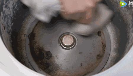 电饭锅这个位置要经常擦,电饭锅怎么擦才能更省电