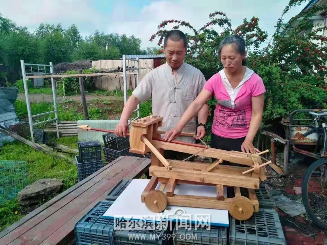 深山里藏着鲁班锁*四代第**传人他家小院如同木工博物馆丨这位“传奇工匠”建筑系大学生都向他求教