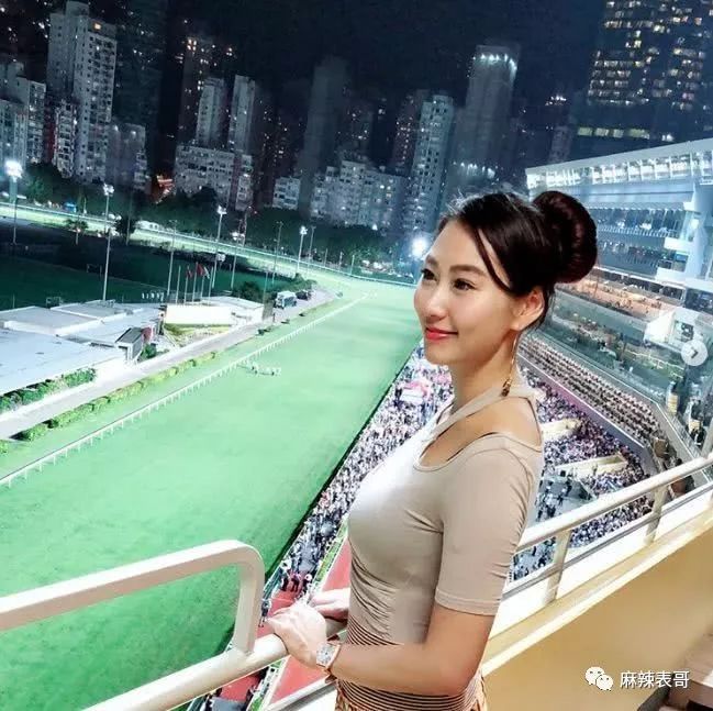 劈腿粉丝生子，刚结婚就被爆脚踩5条船，这…