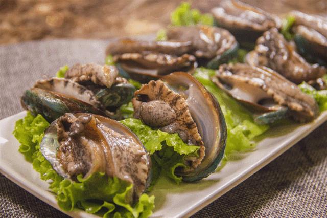 1元/只海白虾，2.8元/只鲍鱼，3.8元/只碳烤生蚝！啤酒喝一瓶还送一瓶！这家人气平价海鲜火锅老店让你嗨翻整个今夏