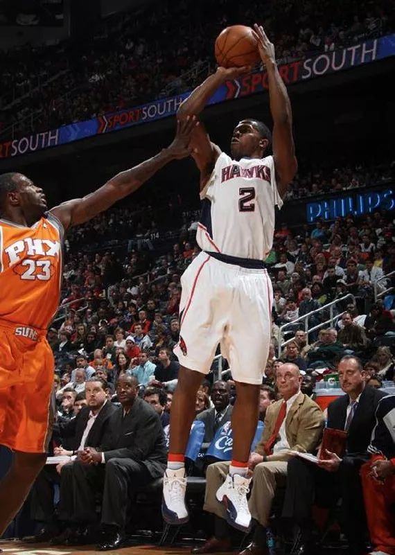 中国男篮拿2个金牌,世预赛中国男篮红白款上脚球鞋