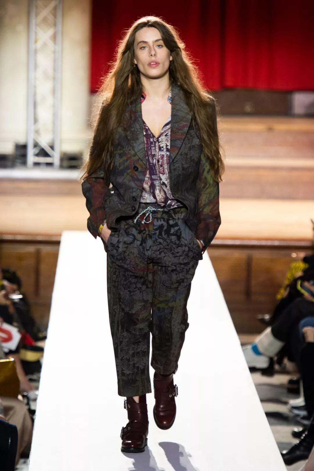 21年秋冬女装流行趋势,21年秋冬女装流行色