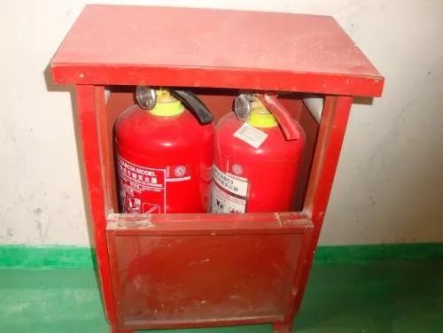 手提式干粉灭火器的使用方法口诀,二氧化碳灭火器的使用步骤口诀