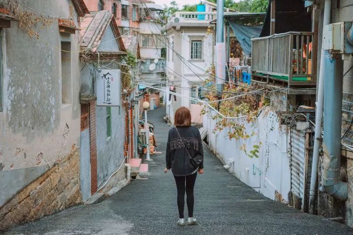 对厦门鼓浪屿景色的描写,鼓浪屿在厦门的哪个地方