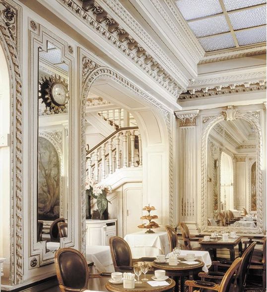 从卢浮宫到国金中心IFS，法国顶级西点品牌Angelina登陆长沙