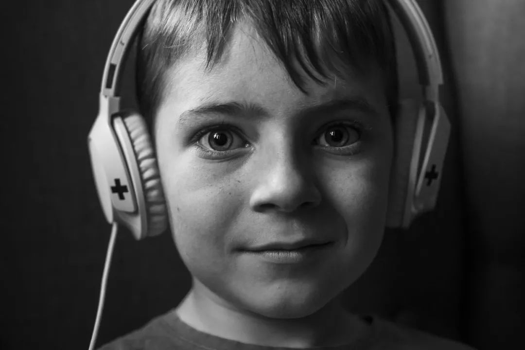 带小朋友坐飞机最好去哪里,带孩子坐7个小时的飞机怎么度过