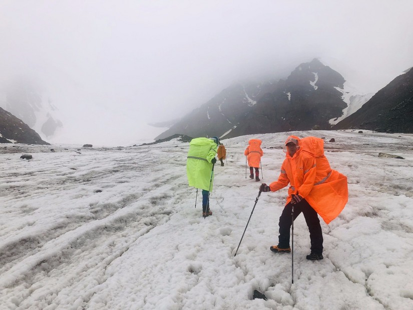 雪峰冰川雪莲草甸十分的激动八分憾——2019年7月环博格达纪实